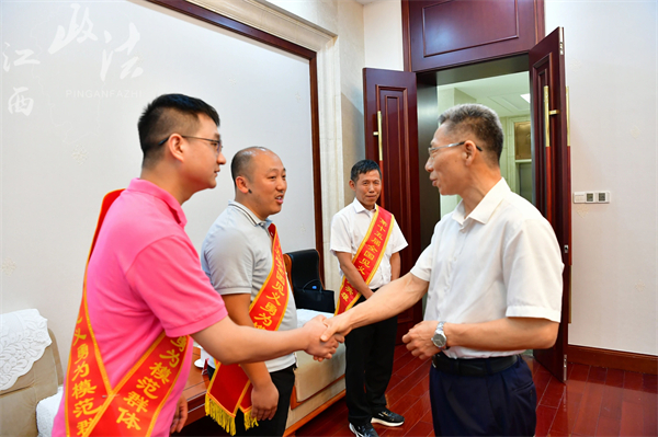 我省第十五届全国见义勇为英雄模范载誉归来，罗小云会见并讲话