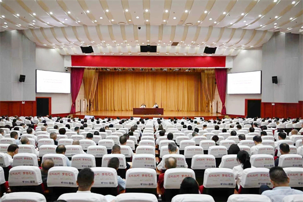 范小林主持召开市委理论学习中心组集体（扩大）学习会