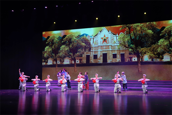 大型音乐舞蹈史诗《人民共和国从这里走来》在抚州上演